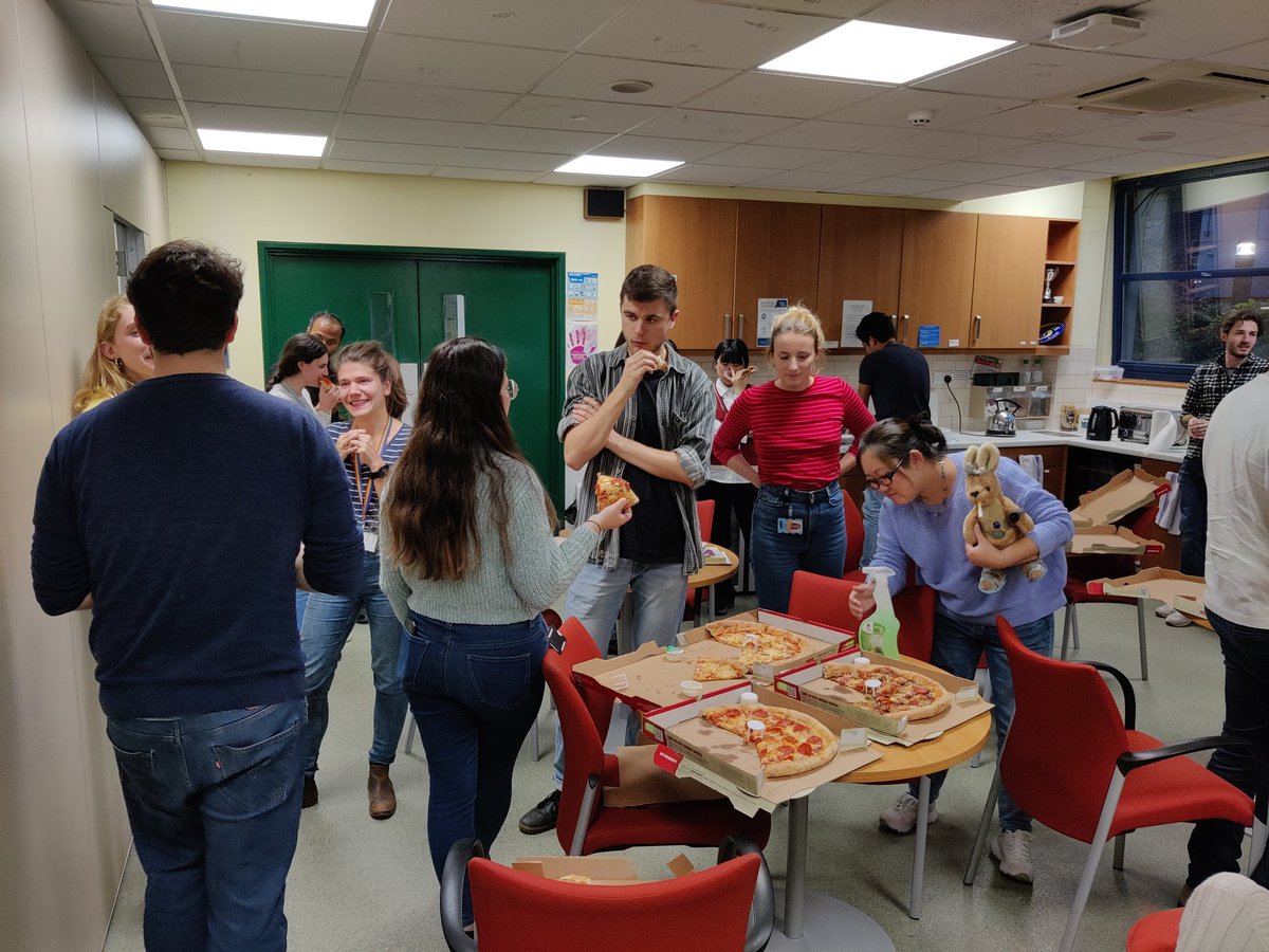 @TheSainsburyLab just had it's first Preprint Pizza Party 🍕🍕🍕 sponsored by @ArcadiaScience !Students, postdocs and RAs gathered to discuss and review 6 of our favourite recent @biorxivpreprint articles! Comments will be made public online soon! #PreprintCommentClub