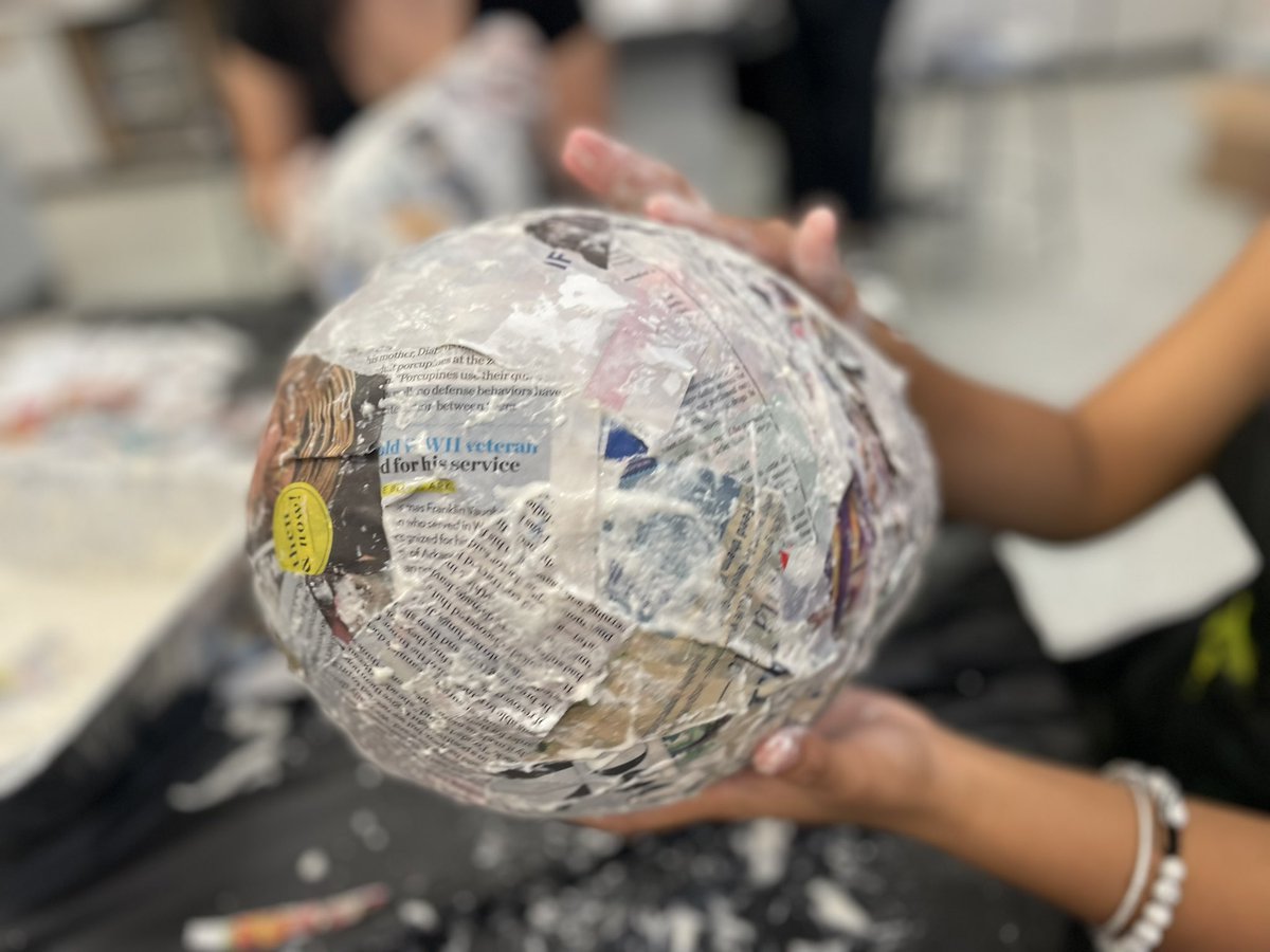 MaertensSydney's tweet photo. Day 1 of  Papier-mâché pumpkins! 🎃 https://t.co/S04zSSebSJ