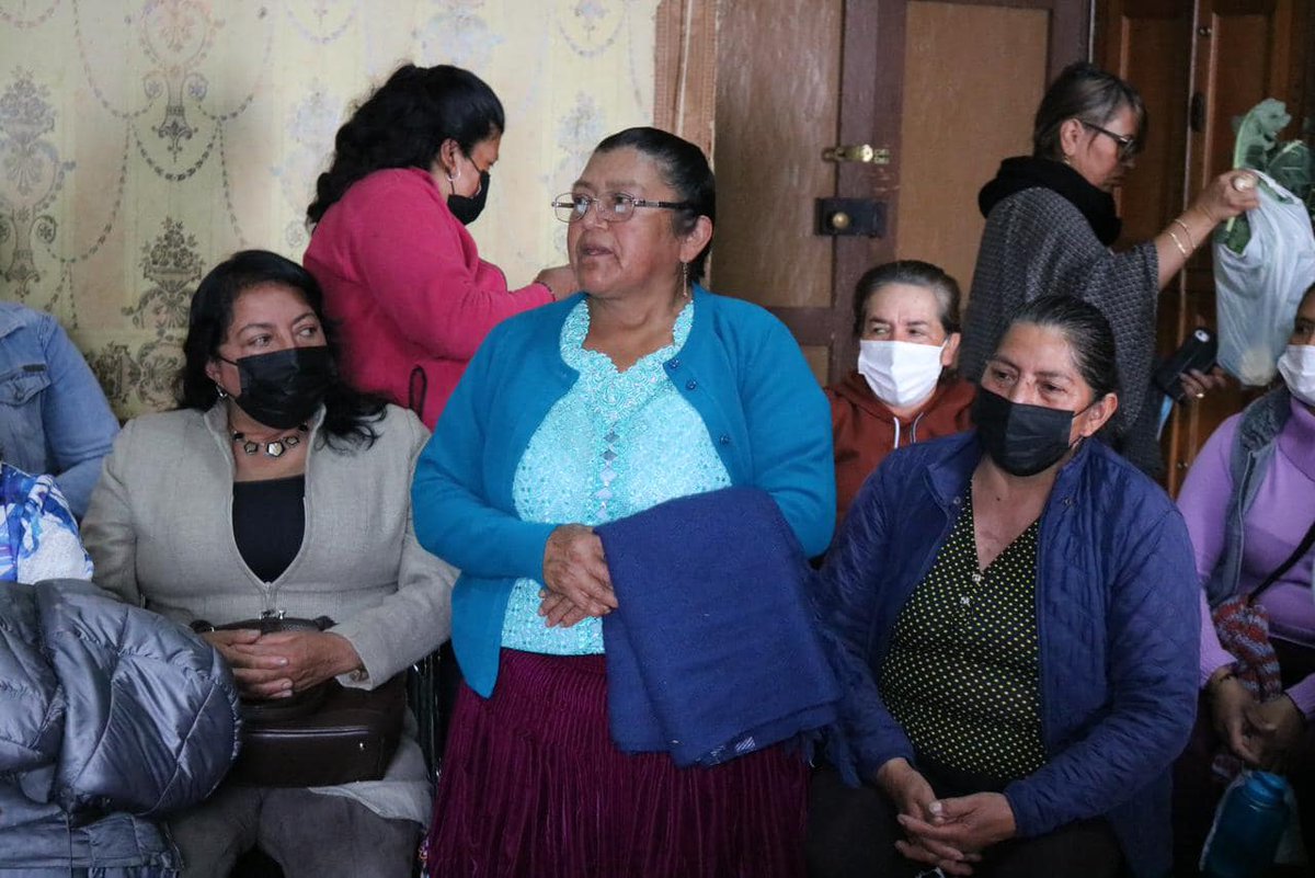 DesSocCuenca's tweet photo. Disfrutamos del Cine Foro #MujerRural organizado por nuestros programas #CasaDeLaMujer y #PAUR, en conjunto con Funciad, en homenaje al Día de la Mujer Rural, el cual se celebra cada 15 de octubre, con la finalidad de reflexionar sobre su gran aporte y trabajo en la sociedad.🌸 https://t.co/VAUwcO6wuM