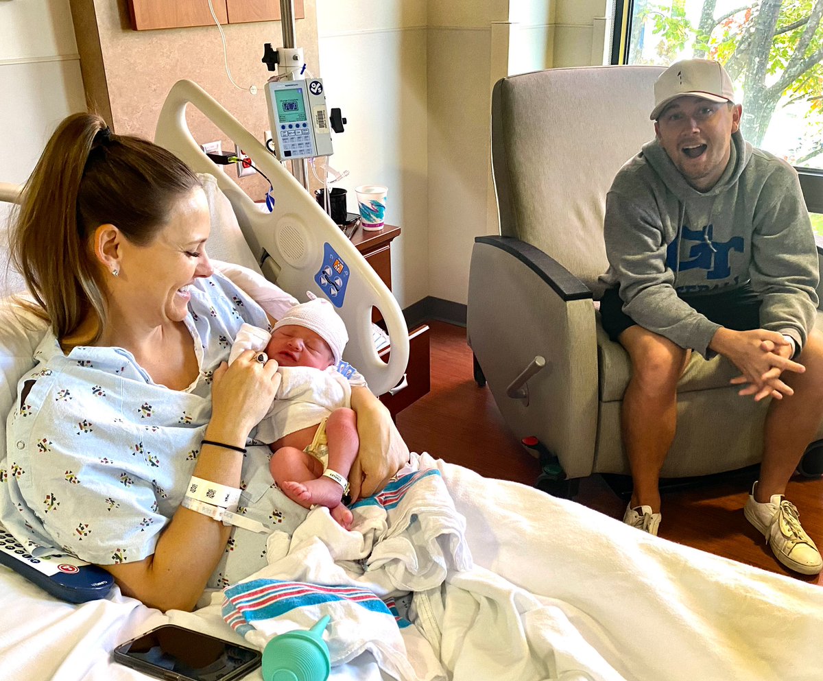 ScottyMcCreery's tweet image. Never known a love like this🥹 
Merrick Avery McCreery joined us 11 days early on October 24th at 4:34am! 7 lbs 13oz of nothin but love💙 
•
Thank yall for all of your prayers during this exciting season of life! Healthy baby and a healthy mama! Praise God🙌🏼🙏🏼