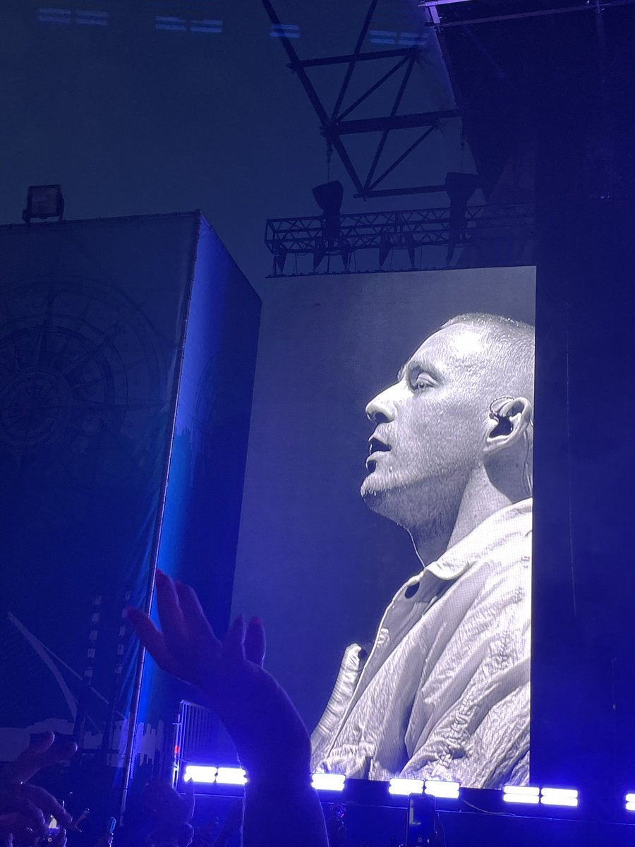 amy lavin tweet media