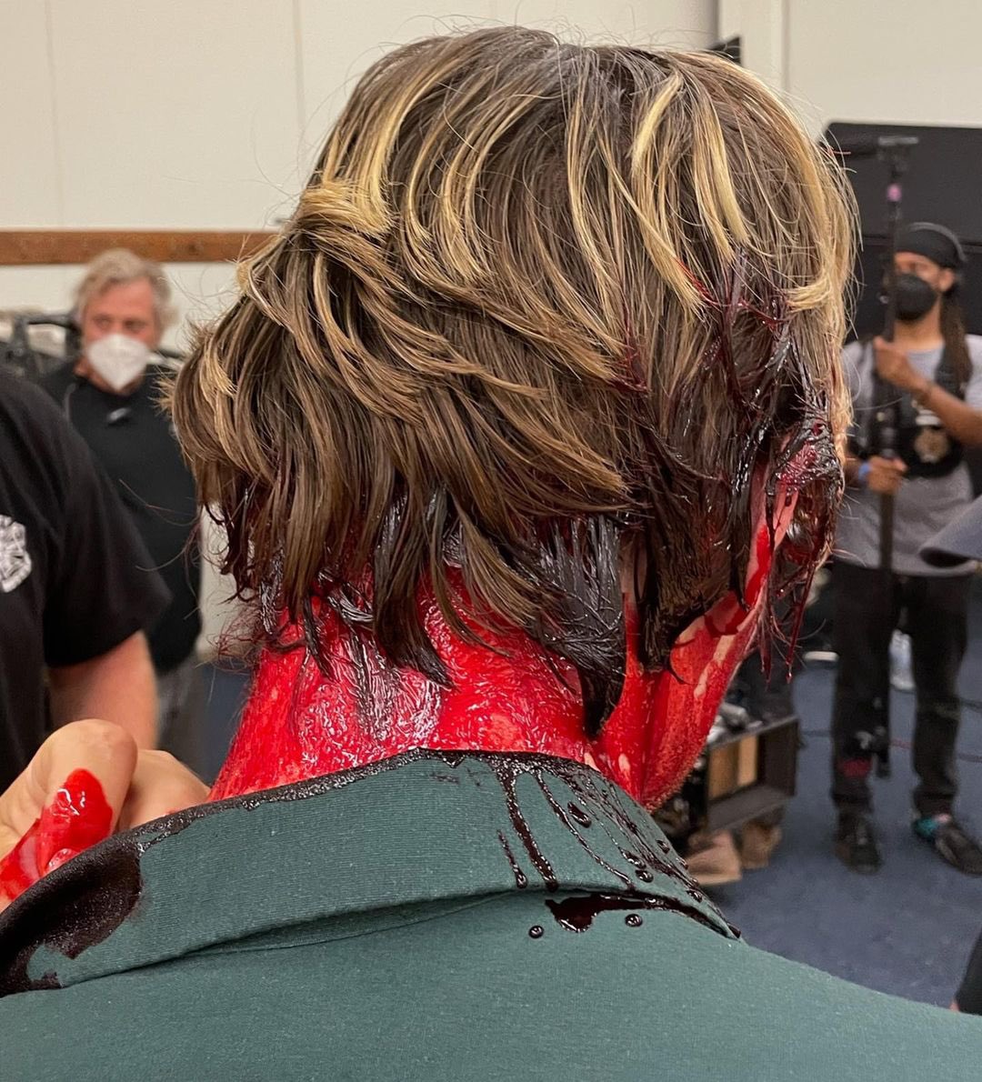 📸 evan peters behind the scenes of ‘dahmer!’