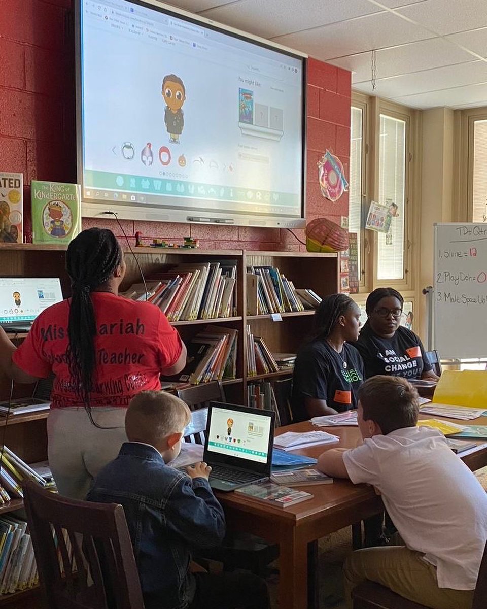 Wave to a Social Change Ambassador when you see one. 👋🏼👋🏽👋🏾👋🏻👋🏿. I Am Social Change. Are You? @studentlifeosu @socialchangeosu @colscityschools @cbsc_osu