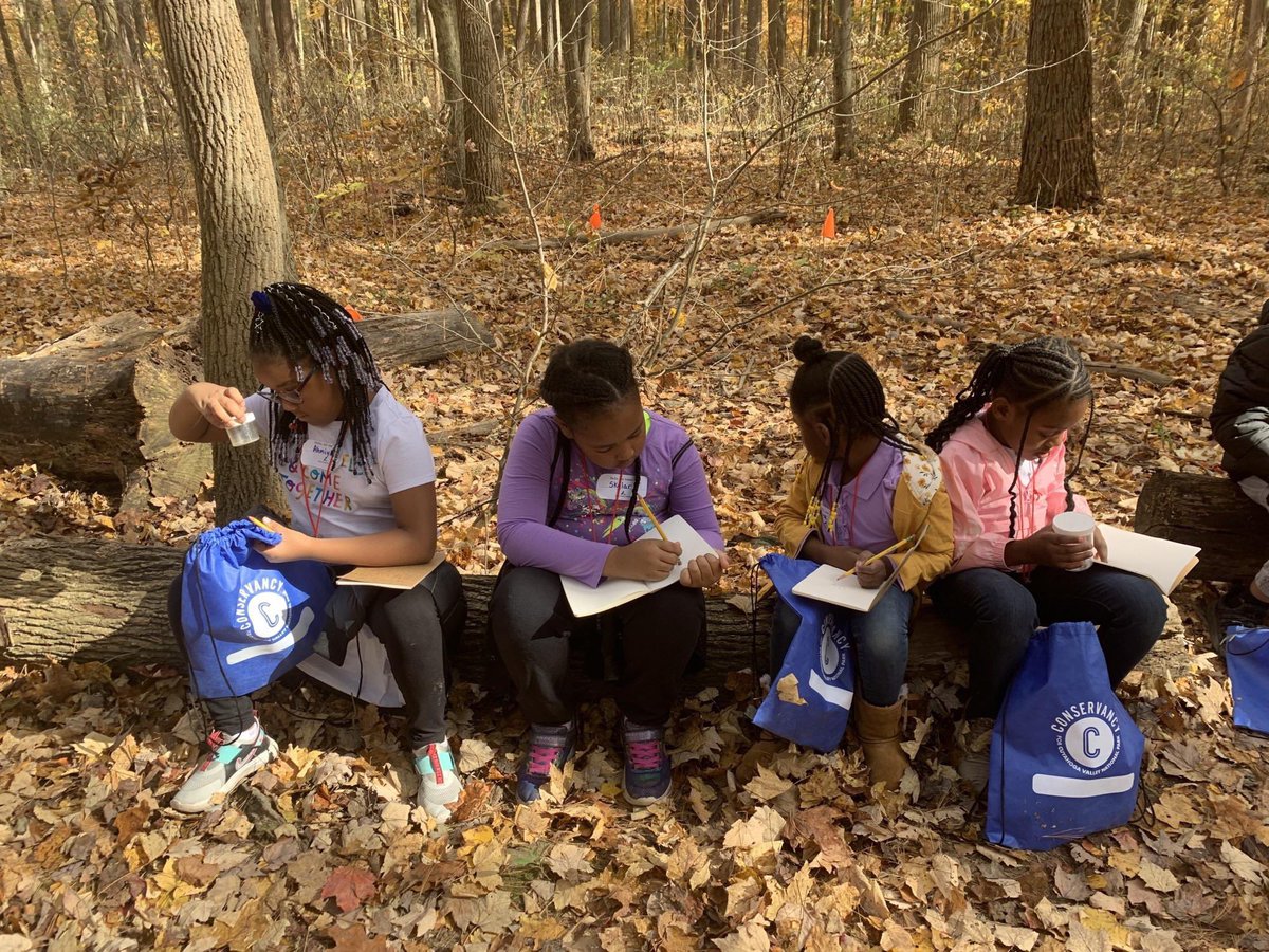 ShiningStars_1's tweet photo. Second Graders being thinkers about the world around us @CVEEC π #essentialexperiences #GARfoundation https://t.co/A4wzeI7b2U