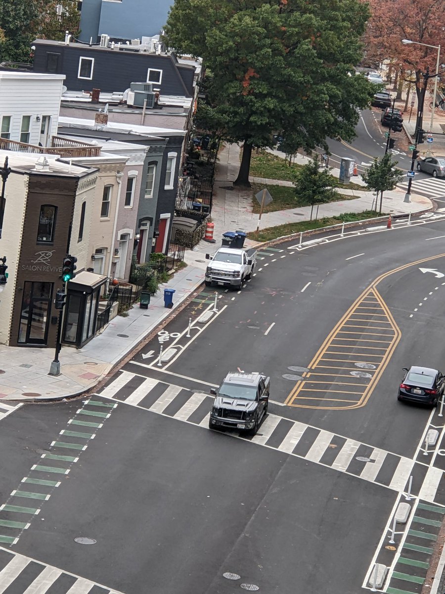 xokkii's tweet photo. Maybe this is me mistaking a small sample for an overall trend, but this is how many bike lanes are blocked *just* in view from my apartment, right now. All the lane work is great, but without enforcement is pretty undermining... #bikeDC https://t.co/DthPtyanVc