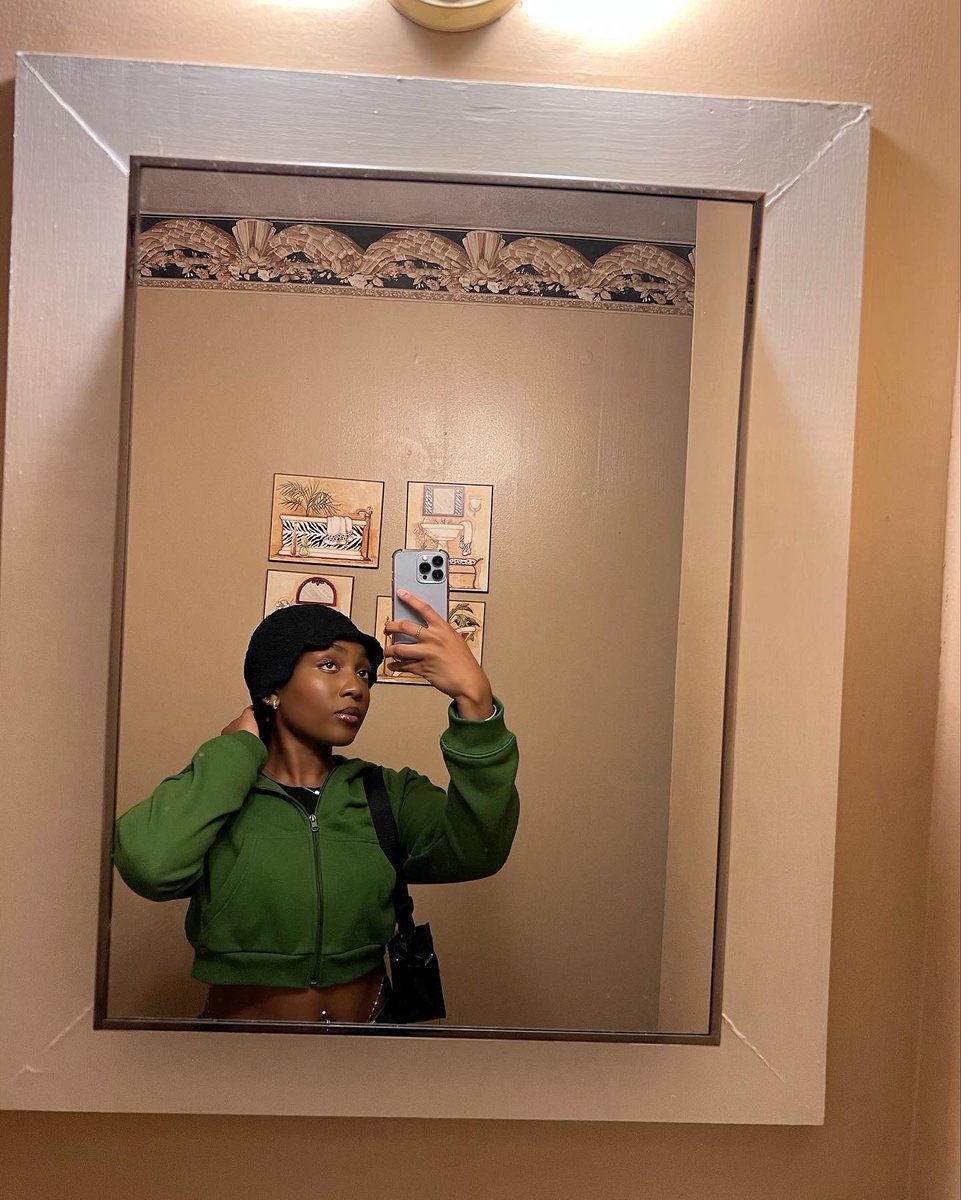 The random times I come on here to show myself🤭✨🍾
