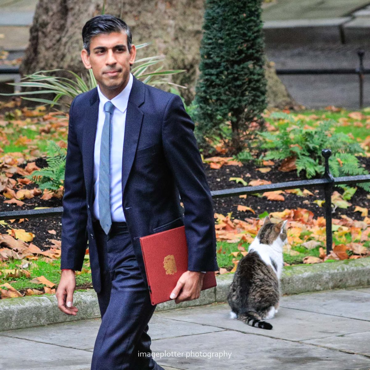 And last, but very definitely not least: @Number10cat . He snoozed, he licked his bum for a good five minutes, he stared at the cameras, inspected the Foreign Office bike storage, went to the loo in the flowerbeds, and ignored new PM Rishi Sunak. Good day in Larryland.