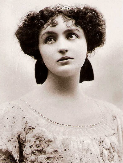 FilmsQuirky's tweet photo. #TheWorldsDesire (1915) #MasksAndFaces (1917)
#TheGayLordQuex (1917) #Garryowen (1920)
#VenetianNights (1931) #TheChinesePuzzle (1932)
#IStandCondemned (1935) #AManAboutTheHouse (1947)
#GoneButNotForgotten
#LilianBraithwaite (1873-1948)
#DamesOfFilm #FilmTwitter 📽️🎬 https://t.co/5mhape4kgp