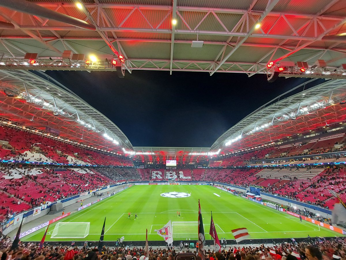getRkomBLe09's tweet photo. Erstes und letztes Bild für HEUTE. Ab sofort wird gesupportet. 

Auf geht's für Fans und Messestadt.

#RBLRMA #Block28 https://t.co/z3Iyr5AOYs