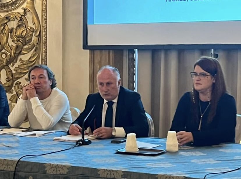 UpiToscana's tweet photo. Oggi al convegno @cispeltos su #tpl in #Toscana le #province confermano massima attenzione per i servizi su territorio e #areeinterne che la gara unica regionale deve assicurare.
Nessuno va lasciato indietro

@GLorenzetti16 @lucmarmo @regionetoscana @AnciToscana @AT_Informa https://t.co/zaTLy8MOag