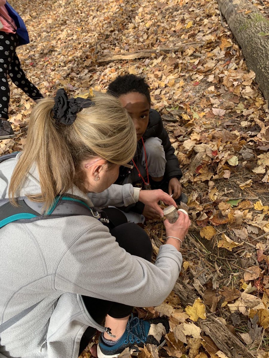 ShiningStars_1's tweet photo. Second Graders being thinkers about the world around us @CVEEC π #essentialexperiences #GARfoundation https://t.co/A4wzeI7b2U