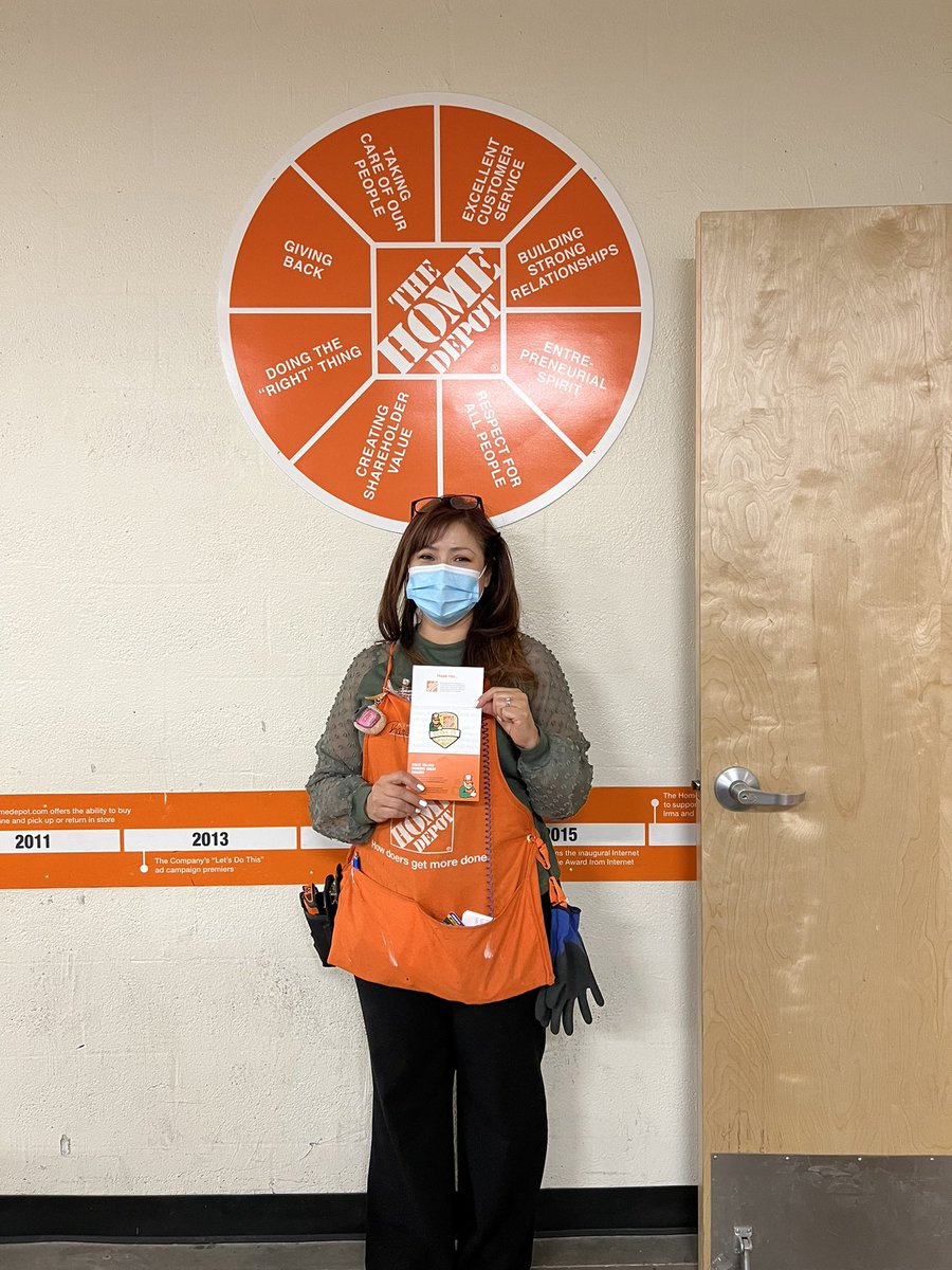 Raquel SASM receiving her gold badge !!!  <a href="/JosephZubia2/">Joseph Zubia</a> @Fuerstenberg15