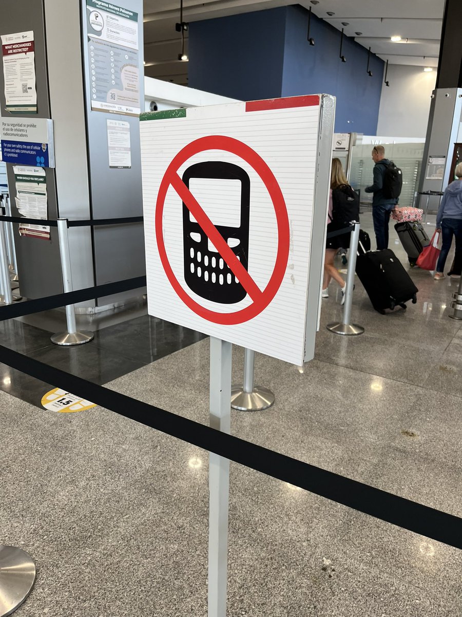 cloudstorageguy's tweet photo. Apparently Mexico didn’t get the word about BlackBerry. @ripologist you’re not welcome here! #cabo https://t.co/lK5nvx6fuk