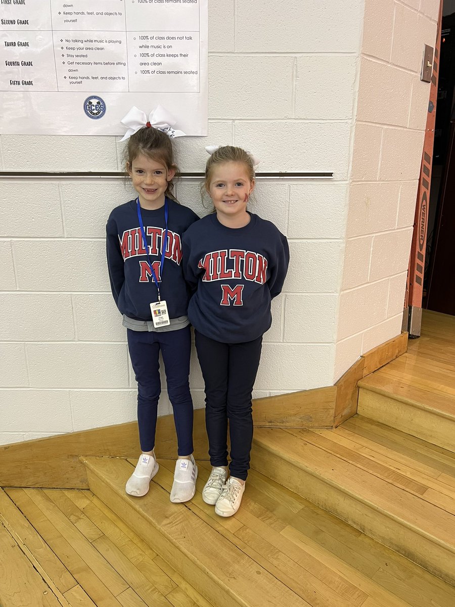 ColtsCare22's tweet photo. Friends Don’t Let Friends Make Bad Choices!!! Love seeing all the Colts participating in Red Ribbon Week! @CrabappleColts @dr_cheatham @mremoryrawlings https://t.co/2zSBdX6JBb