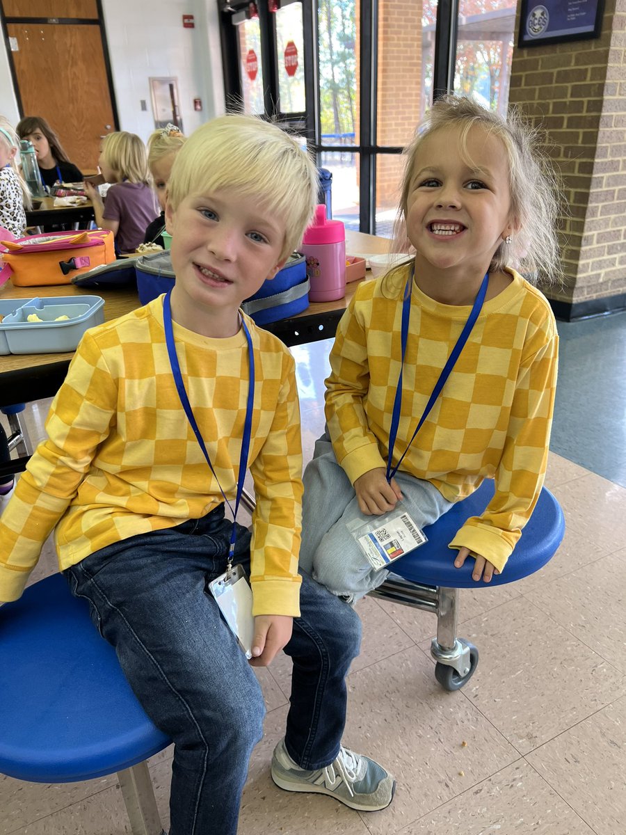 ColtsCare22's tweet photo. Friends Don’t Let Friends Make Bad Choices!!! Love seeing all the Colts participating in Red Ribbon Week! @CrabappleColts @dr_cheatham @mremoryrawlings https://t.co/2zSBdX6JBb