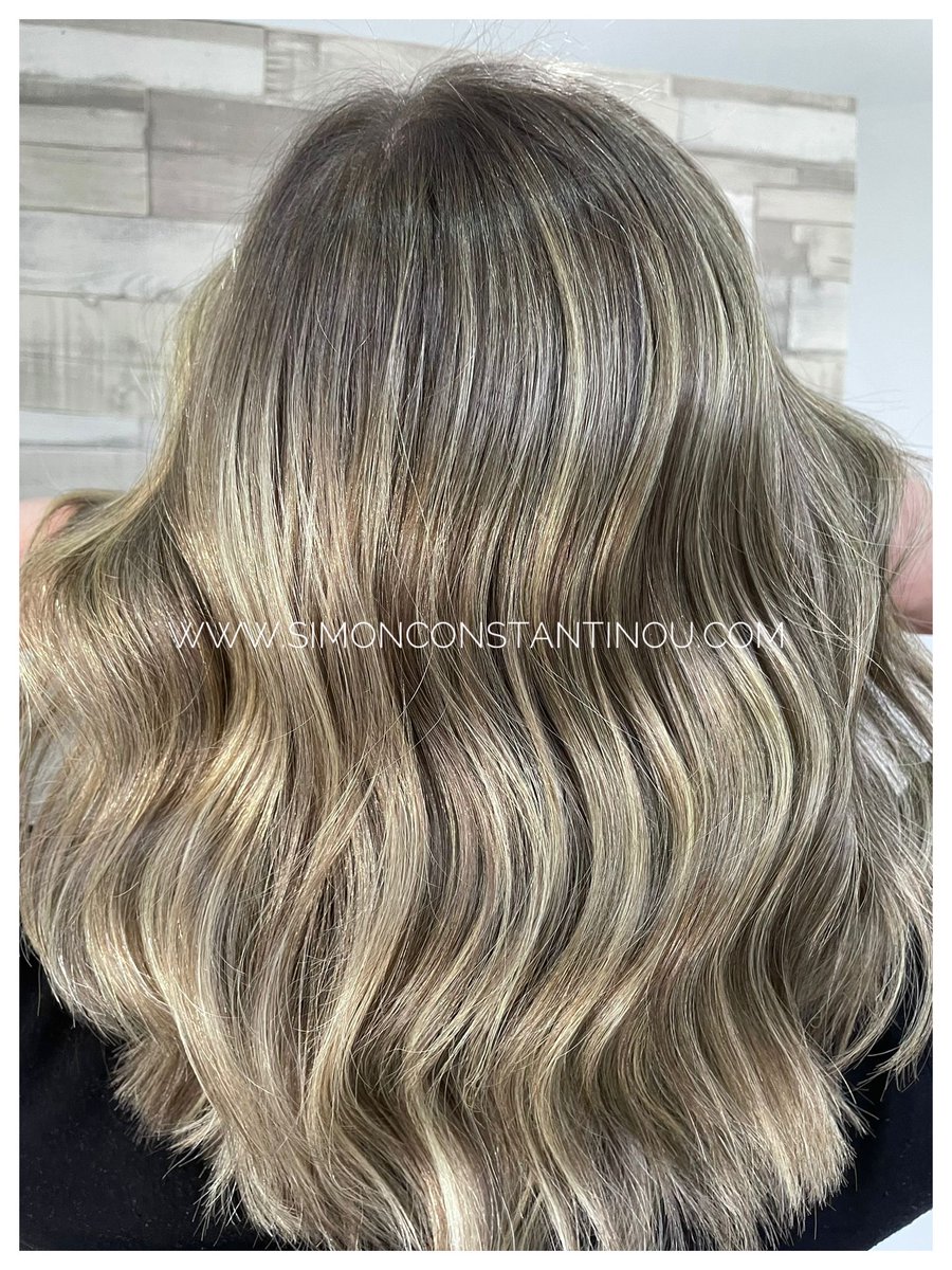 New day fresh hair! 🤍 Balayage by Leonie 🤍

Call 02920461191 or book online

#simonconstantinou
#balayage #cardiffhairdresser #balayagehair #Cardiffhairsalon
#balayagecardiff
#cardiffbalayage #babylights
#blondebalayage
#balayagedandpainted #behindthechair #iamgoldwell