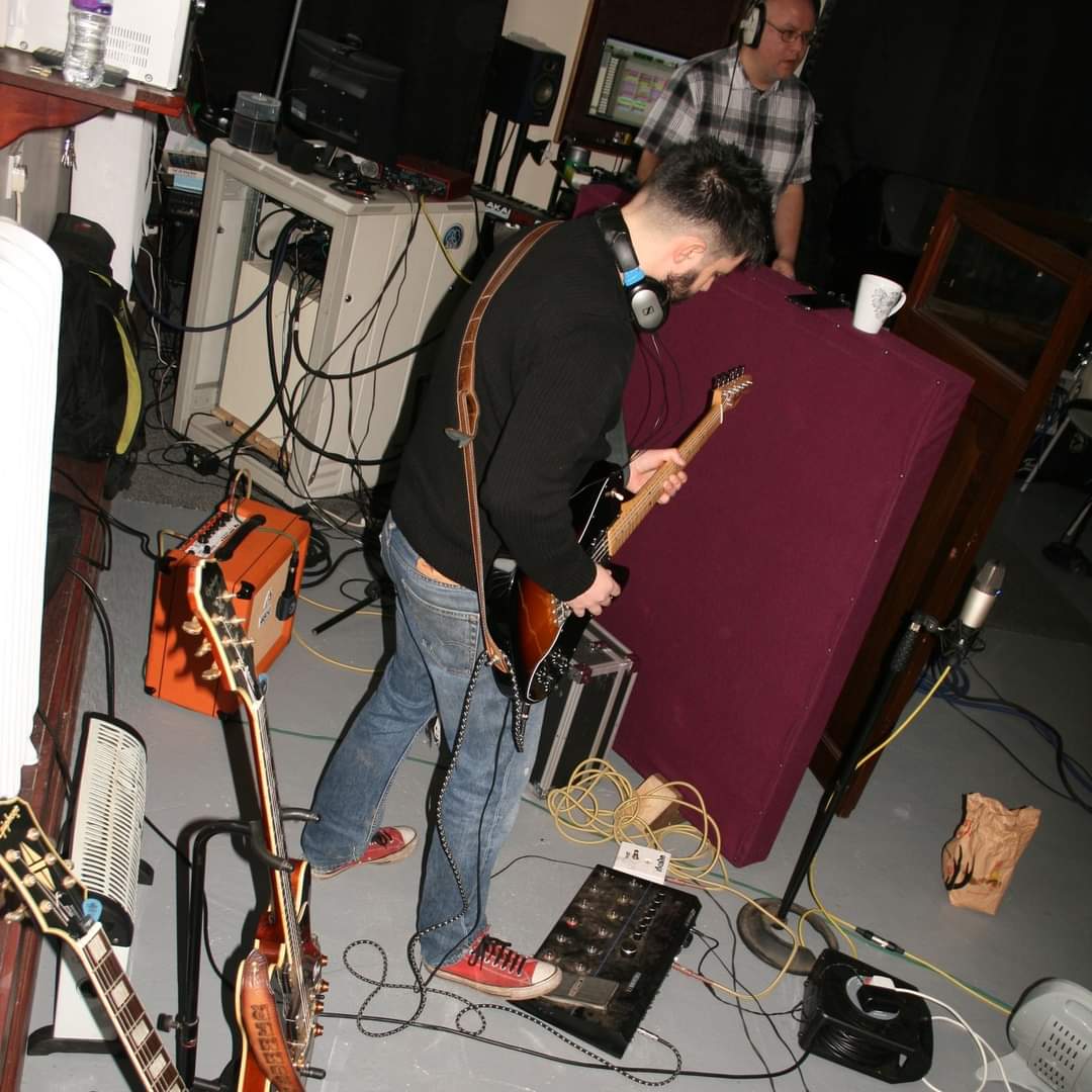 open.spotify.com/album/5Hl6YLGz…

'Pain is a Friend' is the first single from our upcoming debut album. It was released in 2021. Recorded in and out of lockdown at at Electric Fields studio in Derbyshire.

#ThunderianSummer #stateofmind #boysofsummer #rocknroll #epiphone