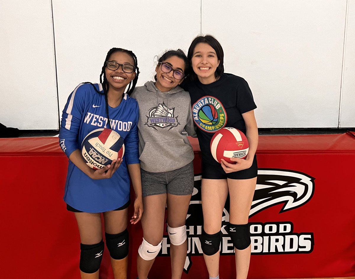 thickwoodArts's tweet photo. Our grade 5/6 volleyball team had some special guests from @WWhighschool today who came to help with skill building! Thank you to the Senior Girl Trojans for their time and support #studentleaders #community @FMPSD @ms_macisaac_ https://t.co/bhRpLeeR2b