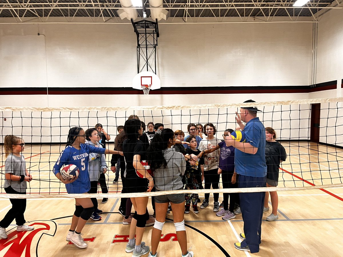 thickwoodArts's tweet photo. Our grade 5/6 volleyball team had some special guests from @WWhighschool today who came to help with skill building! Thank you to the Senior Girl Trojans for their time and support #studentleaders #community @FMPSD @ms_macisaac_ https://t.co/bhRpLeeR2b