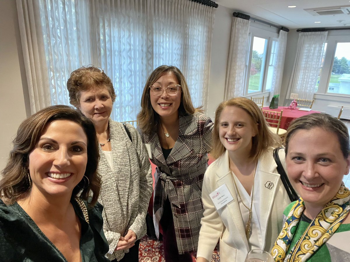 AshleySRusso's tweet photo. Wonderful evening celebrating my dear friend Dorota Gasienica-Kozak & Meg Dowd for being recognized as 2022 @WBCLehighValley Athena recipients ✨ Thank you for all you do in empowering women! https://t.co/2NhpKhHb0V
