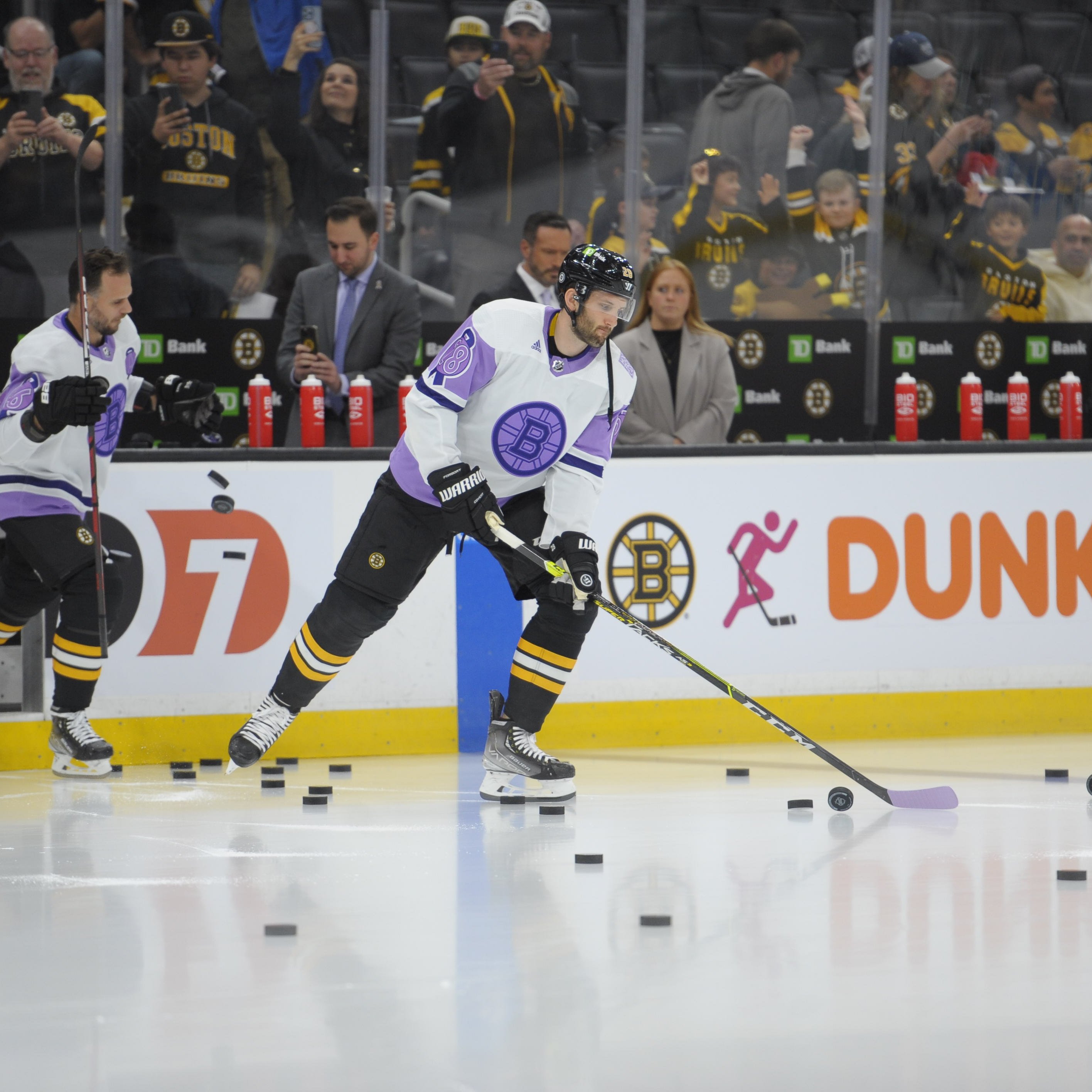 Boston bruins hockey hot sale fights cancer jersey