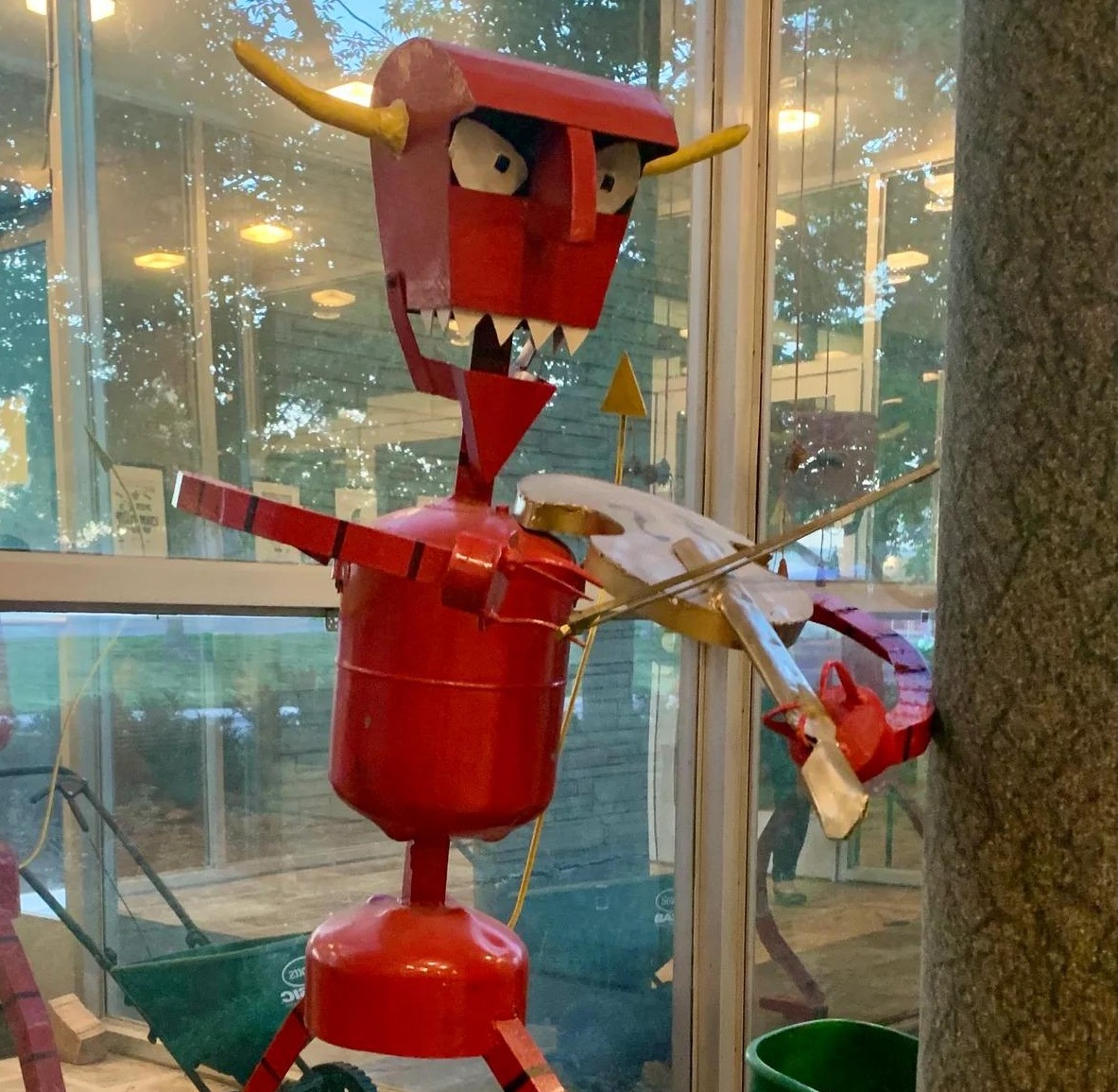 GoldenMusicColo's tweet image. Have you seen our statue of Beelzebot? This 6-ft tall sculpture of the Robot Devil from Futurama greets every customer who walks into @GoldenMusic. Check out more cool and unique items at our store and West Colfax Academy school below!
#beelzebot #futurama mvnt.us/m1344763
