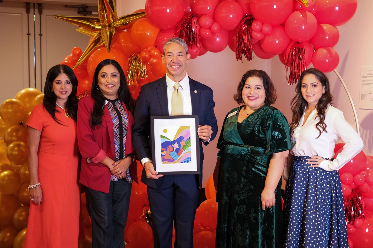 Ron_Nirenberg's tweet photo. Congratulations to the @sahispaniccc's Latinas Leadership Institute Class of 2022!

Your dedication and commitment to increasing the representation of Latinas on boards, commissions and public office will continue to be the game changers in our country. https://t.co/Xb9YQuXnHZ