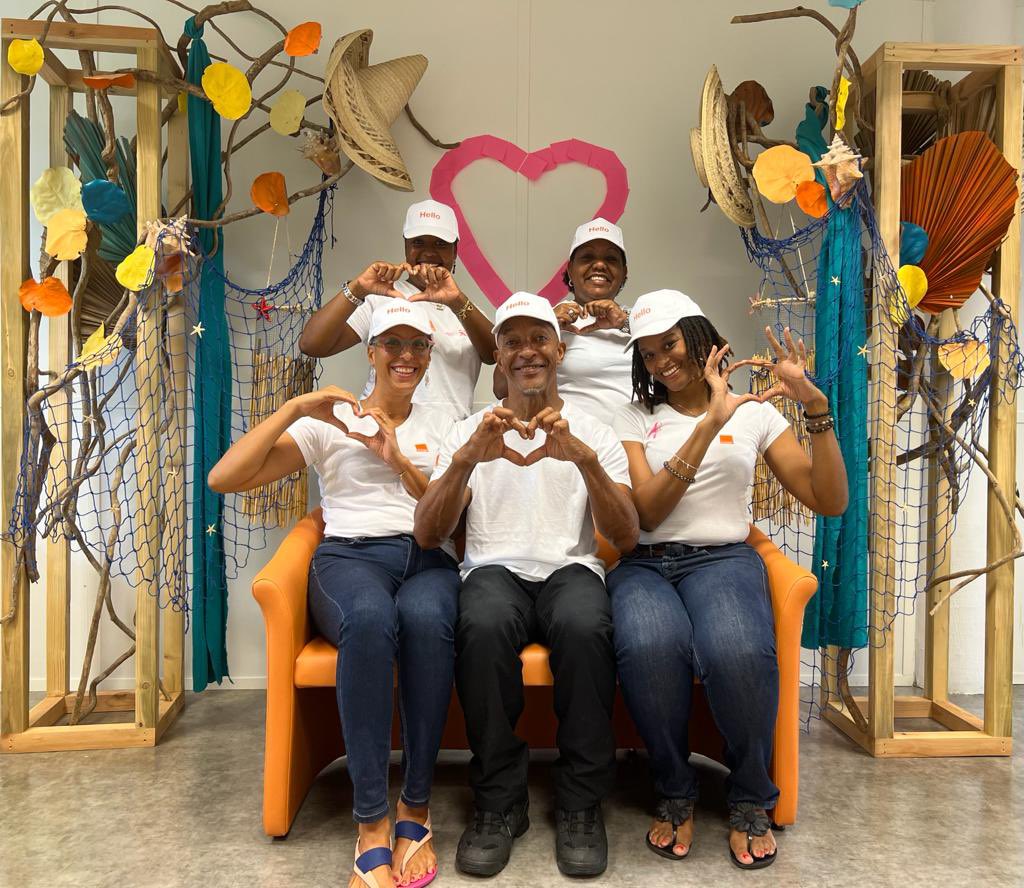 gwendess's tweet photo. La team Martinique @Orange_Caraibe est prête pour le #relaispourlavie #rlplv2022 et @laliguecancer @LigueCancer972 https://t.co/SGlWyEHfzP