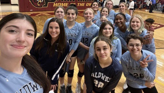 JV volleyball finishes the season in winning fashion defeating Park Ridge 25-17, 25-20. Wrapped up the season 16-5. Such a fun season with a talented group!!😊