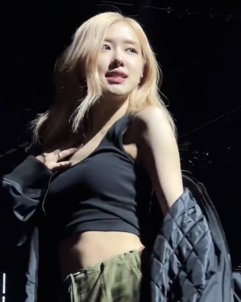 rosespics's tweet photo. this #rosé https://t.co/ZebVehq4Tk