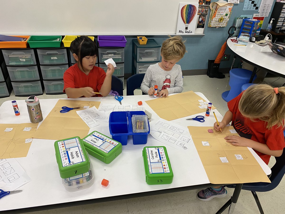 EmmettMichele's tweet photo. First grade creative thinkers! Working on coming up with unique ideas. @Donald_ES #lisdgt #donaldstem https://t.co/BsVwpSpisQ
