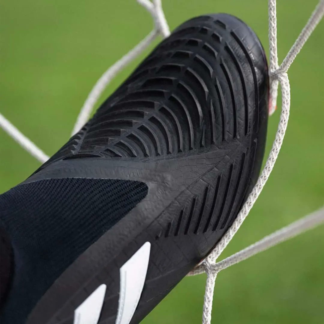 Aniveldecancha8's tweet photo. Nuevo lanzamiento de adidas
#PredatorEdge94 + 🔥

Les gustaron?🤔

#adidasshoes #adidasfutbol #adidasfootball https://t.co/KdA9SZkcog