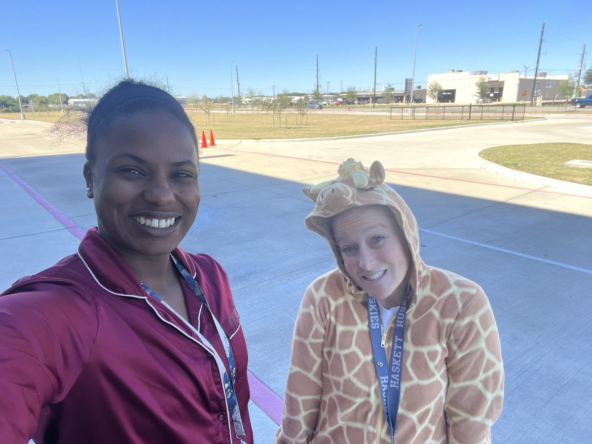 Putting drugs to rest on an beautiful Tuesday! #wearehaskett <a href="/PrincipalPaz/">Dr. David Paz</a> <a href="/HaskettJH/">Haskett Junior High</a>