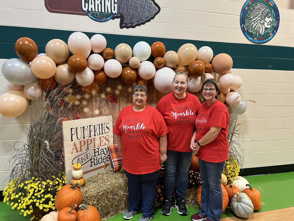 ArtiesCafe's tweet photo. 100s of cinnamon rolls baked and 20+ gallons of chili cooked and these awesome ladies are still smiling.
#grandparentsnight @GT_Elementary @MSDMartinsville https://t.co/sNtDyYSKj5