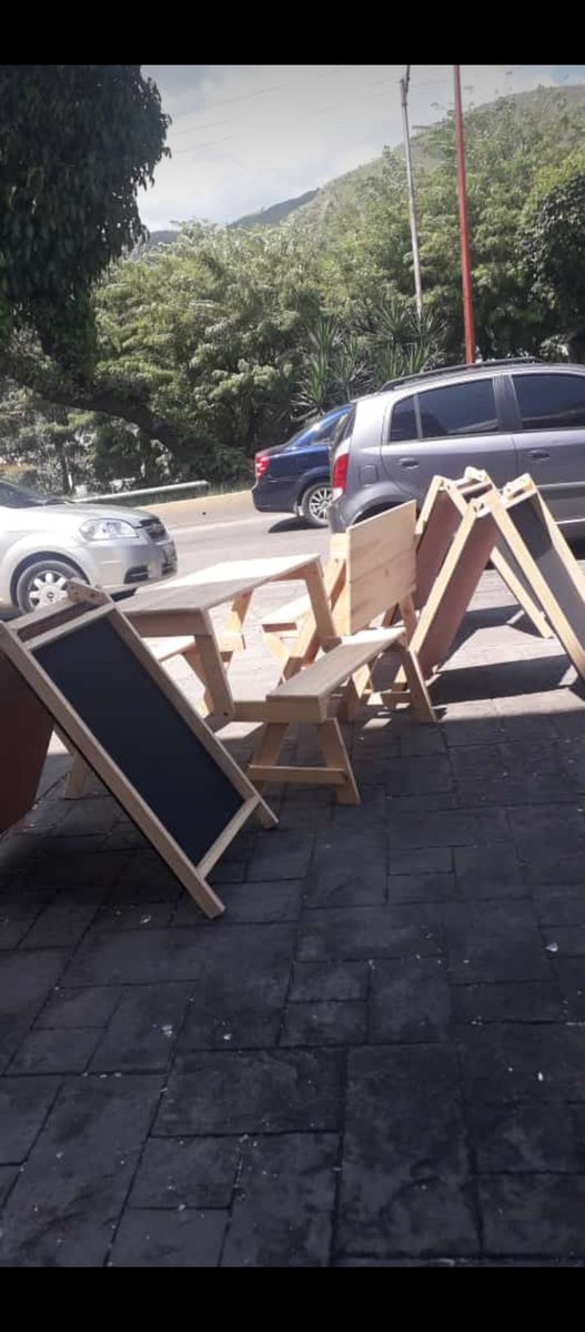 Andresmesabanc3's tweet photo. Ayúdenme con mi emprendimiento, a la orden mesas-bancos y pizarras... Disponibles en la victoria_aragua... Y en el tigre_anzoatequi...RT por favor... https://t.co/RDlF0zonOq