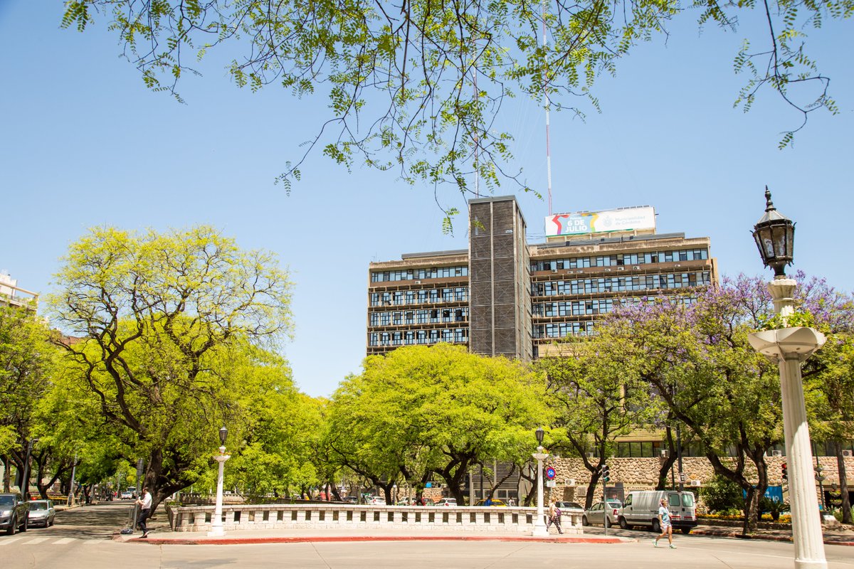 #CórdobaCapital es la primera ciudad en emitir un Bono Verde en Argentina. ♻️
Lo implementamos con el objetivo de mitigar el impacto ambiental y funcionará como una clase especifica de instrumento para el financiamiento exclusivo de proyectos de impacto medioambiental positivo.