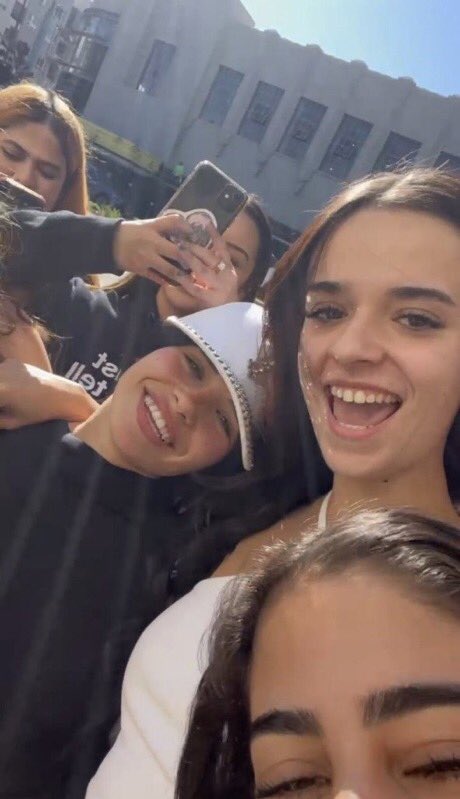 thinkerjaida's tweet photo. imagine hugging nessa barrett 🥹 https://t.co/BOfEEFaKcA