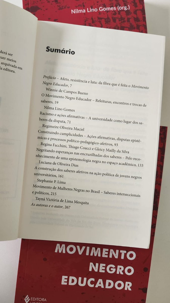 ppgasufg's tweet photo. Luciana de Oliveira Dias, nossa docent, publicou o capítulo: “Negritando Esperanças nas Encruzilhadas dos Saberes” no livro “Saberes das lutas do movimento negro educador”, organizado por Nilma Lino Gomes na Editora Vozes. Confiram e divulguem esta importante obra! 👏👏👏 https://t.co/GN2bWgDlBQ