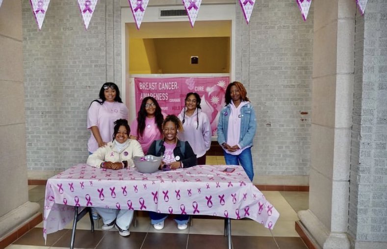 HSU_SAB's tweet photo. Thanks to our faculty, staff and students who stopped by our paint me pink event to raise awareness about breast cancer awareness. Join us this Thursday as we kick off our SpoOktober weekend with a pumpkin carving at the Reddie Cafe at 6:00pm
#LiveReddie #Reddie4WhatsNext https://t.co/tMeIpAd7QR