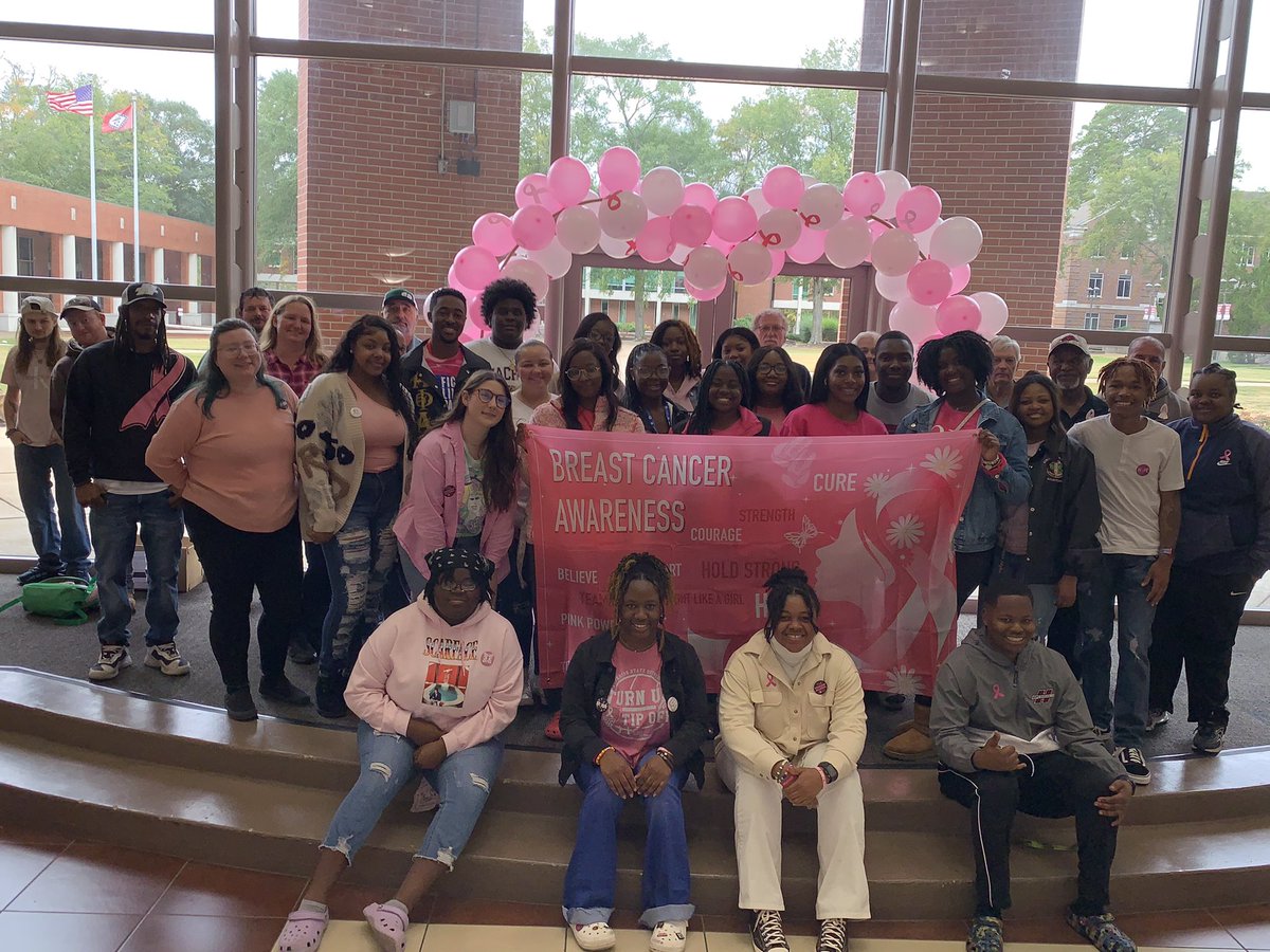 HSU_SAB's tweet photo. Thanks to our faculty, staff and students who stopped by our paint me pink event to raise awareness about breast cancer awareness. Join us this Thursday as we kick off our SpoOktober weekend with a pumpkin carving at the Reddie Cafe at 6:00pm
#LiveReddie #Reddie4WhatsNext https://t.co/tMeIpAd7QR
