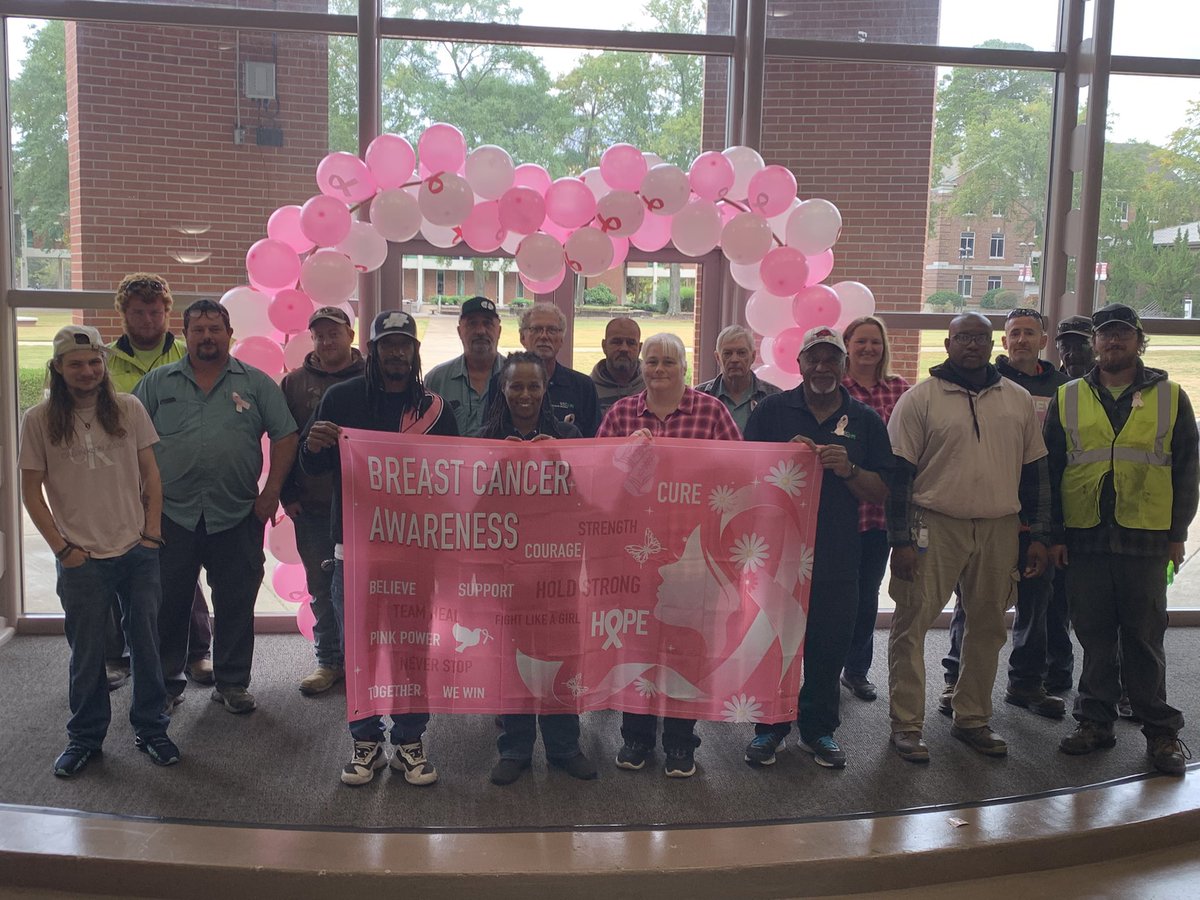 HSU_SAB's tweet photo. Thanks to our faculty, staff and students who stopped by our paint me pink event to raise awareness about breast cancer awareness. Join us this Thursday as we kick off our SpoOktober weekend with a pumpkin carving at the Reddie Cafe at 6:00pm
#LiveReddie #Reddie4WhatsNext https://t.co/tMeIpAd7QR