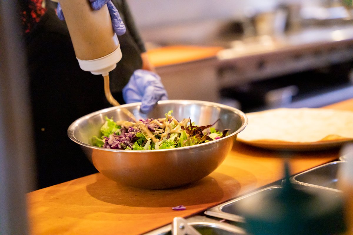 DosCoyotesBorderCafe tweet media