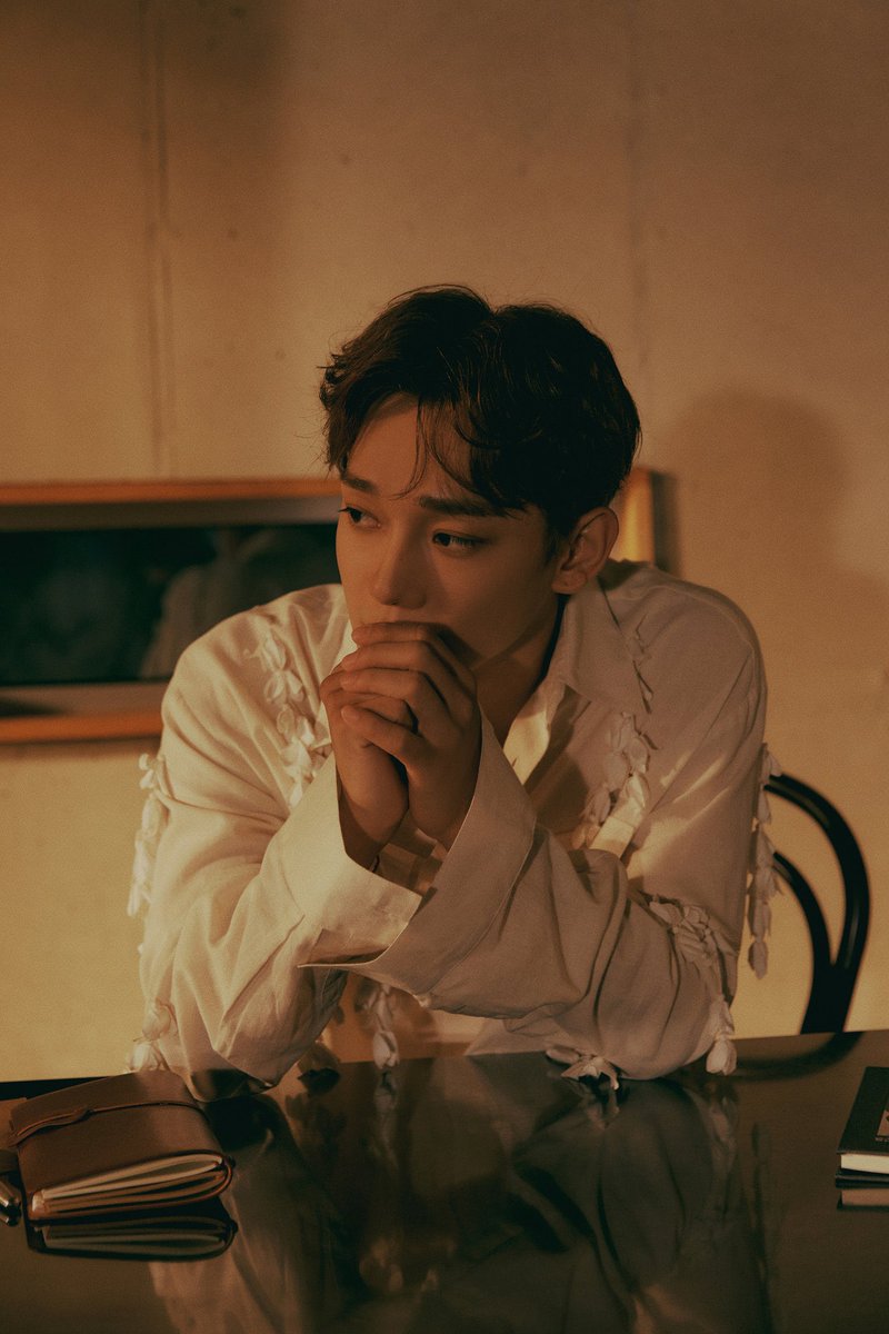 CHANSOOperior's tweet photo. Kim Jongdae aka the living epitome of ETHEREAL BEAUTY❤️❤️❤️
#ChenScene3
#CHEN_사라지고있어
#CHEN_사라지고있어_LastScene
#EXO @weareoneEXO #CHEN #첸 https://t.co/zwBAaWhDBH