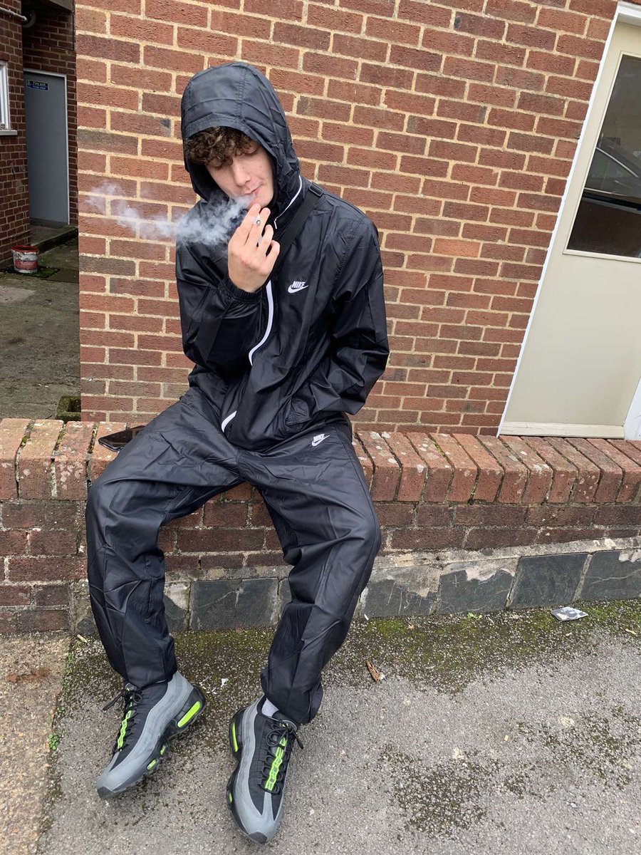 masterbarry02's tweet photo. Who’s up for a rinse on Skype comment below ⬇️🦶💯 #rtverification #findom #rtgame #scallymaster #scallydom #chav #kissmyairs #sneakermaster #badmastersboys #cashmaster #cashslave #moneyslave #footslave #humanatm #paypig #cashdrain https://t.co/1fO8d1t3RZ