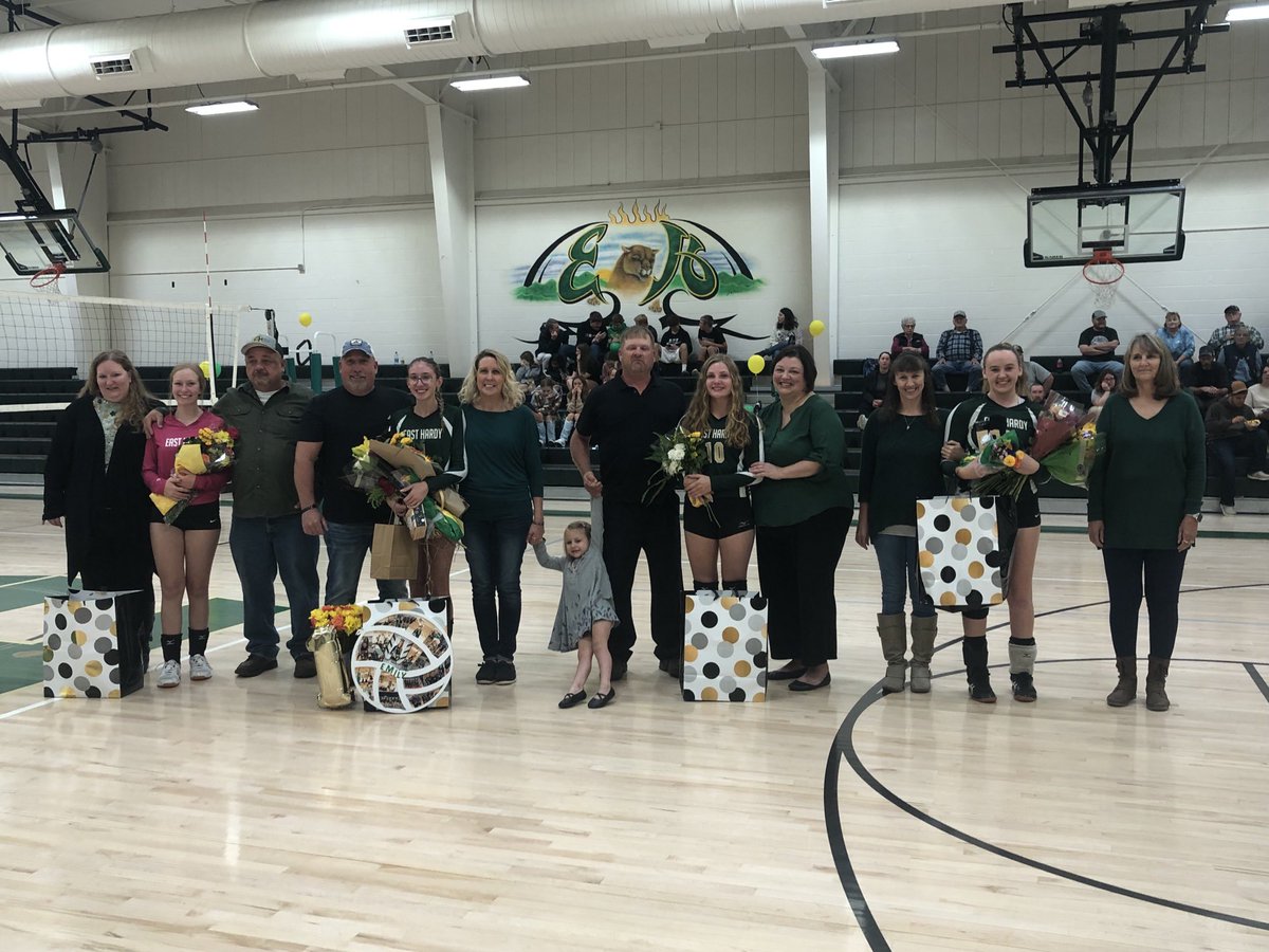 East Hardy Volleyball Senior Night 🐾🏐💚💛 ⁦@stevenlmiller_m⁩ ⁦@EastHardyHigh⁩