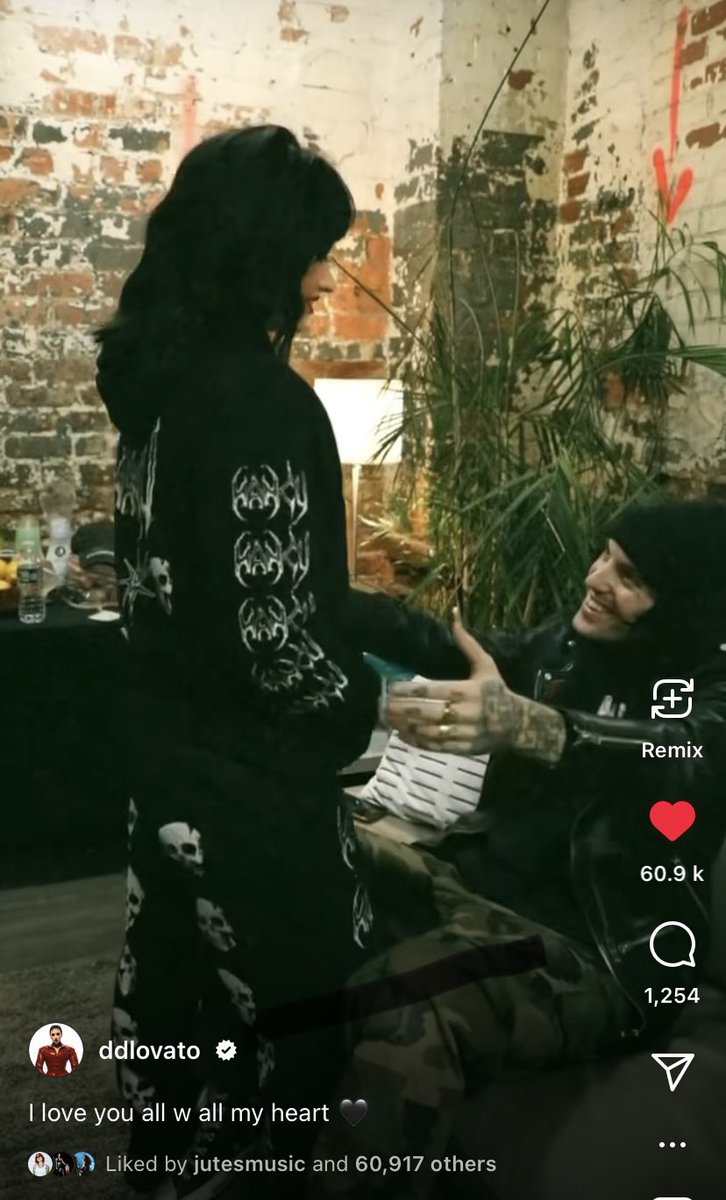 becstarrrrrr's tweet photo. I just can’t deal 🥹🥹🥹 these 2 @ddlovato @jutesmusic  seriously how are you this cute , and jutes smile, ps, they both really suit black 🤍 https://t.co/qgSgtvVvwJ