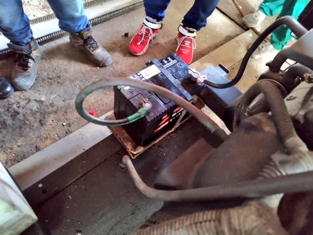 MrtGirardot's tweet photo. #25Oct Desde el Mcpio Girardot la Militancia TUPAMARO fortalece el Centro Diagnóstico Integral y la Sala de Rehabilitación Integral Alayon con la donación e instalación de Batería de 1100W totalmente nueva para el correcto funcionamiento de la Planta Eléctrica.
#LaEraRebelde https://t.co/eQqbwwoXvN