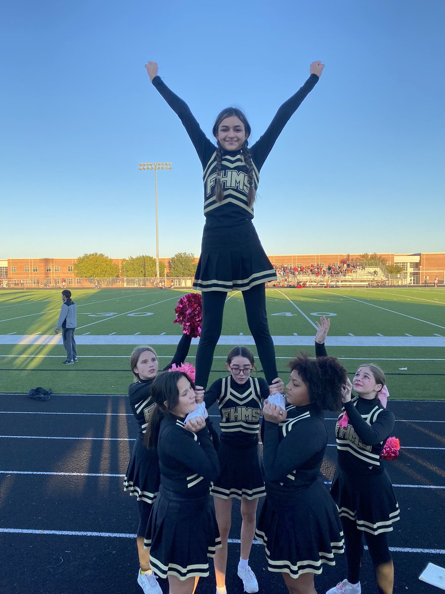 fhmscheer's tweet photo. We love the Panthers! 🖤💛💖 https://t.co/WfXhvGNe4R