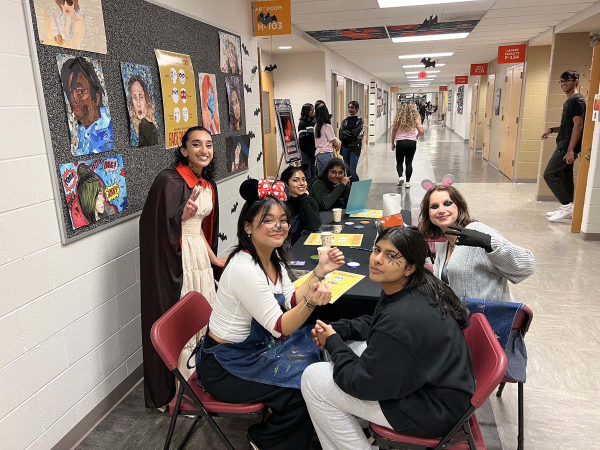 HigginsKevinG's tweet photo. Haunted High School @MonroeTwpHS #monroetwp #Halloween https://t.co/cex792ZQly