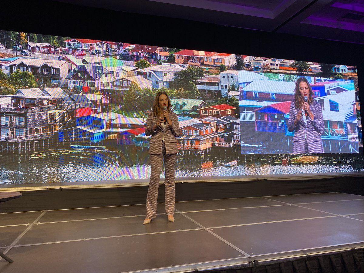 SociosCCS's tweet photo. #EventoCCS | María Teresa Vial, presidenta CCS, en su Encuentro Anual: “Es momento de superar las divisiones, rechazar la violencia -sin excepciones ni matices-, y revertir la incertidumbre que últimamente pareciera nos inmoviliza sin dejarnos avanzar”. https://t.co/Ue6FmvCksS